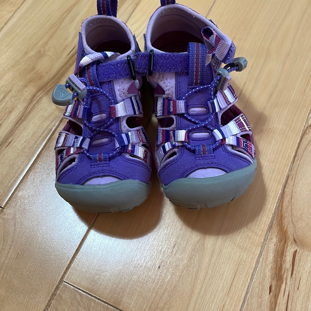 Keen kids sandals in excellent condition!